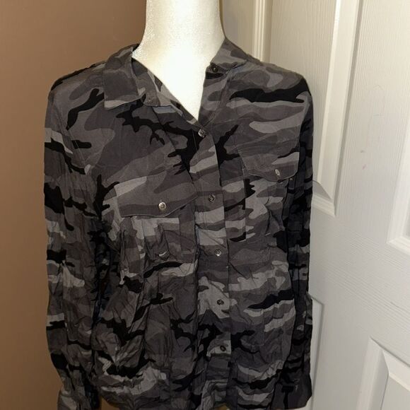Rails Jordon Camo Button Down Shirt NWOT Size Large - Picture 2 of 6